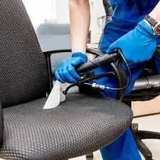 Nettoyage de chaises de bureaux